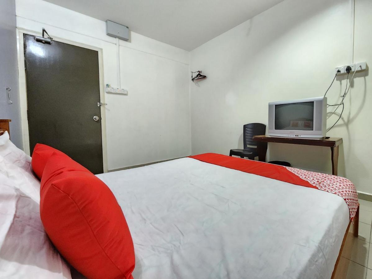 Oyo 90743 Hotel Ban Cheong Кангар Экстерьер фото