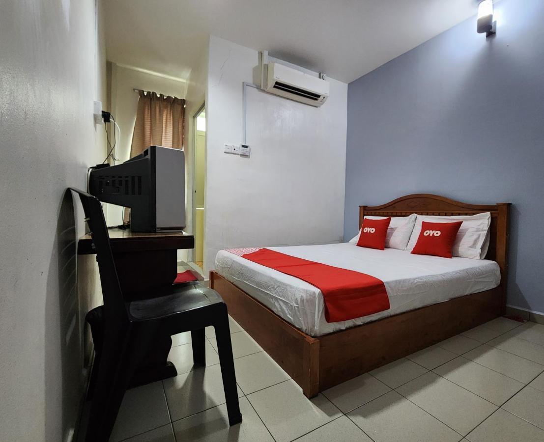 Oyo 90743 Hotel Ban Cheong Кангар Экстерьер фото