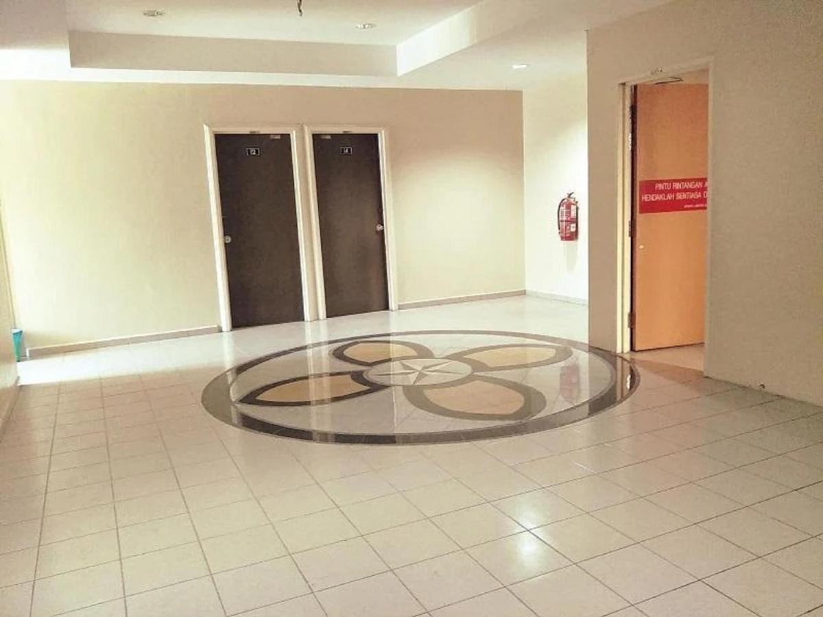 Oyo 90743 Hotel Ban Cheong Кангар Экстерьер фото