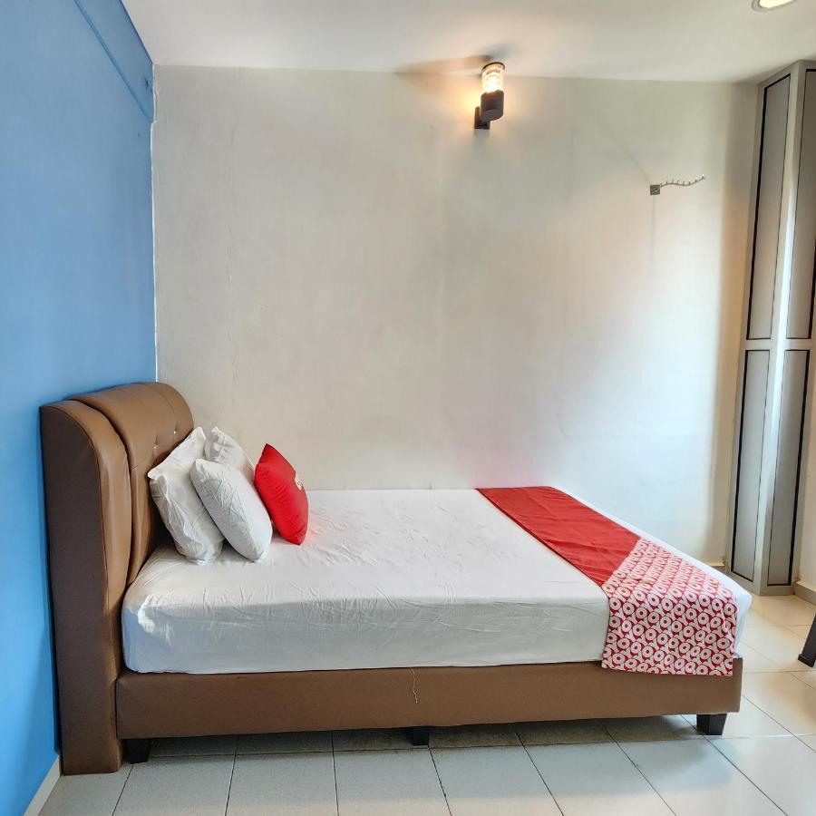 Oyo 90743 Hotel Ban Cheong Кангар Экстерьер фото