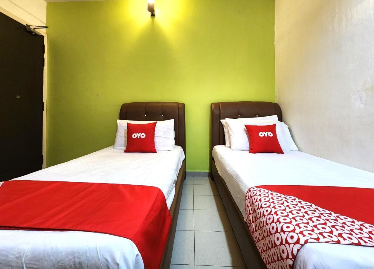 Oyo 90743 Hotel Ban Cheong Кангар Экстерьер фото