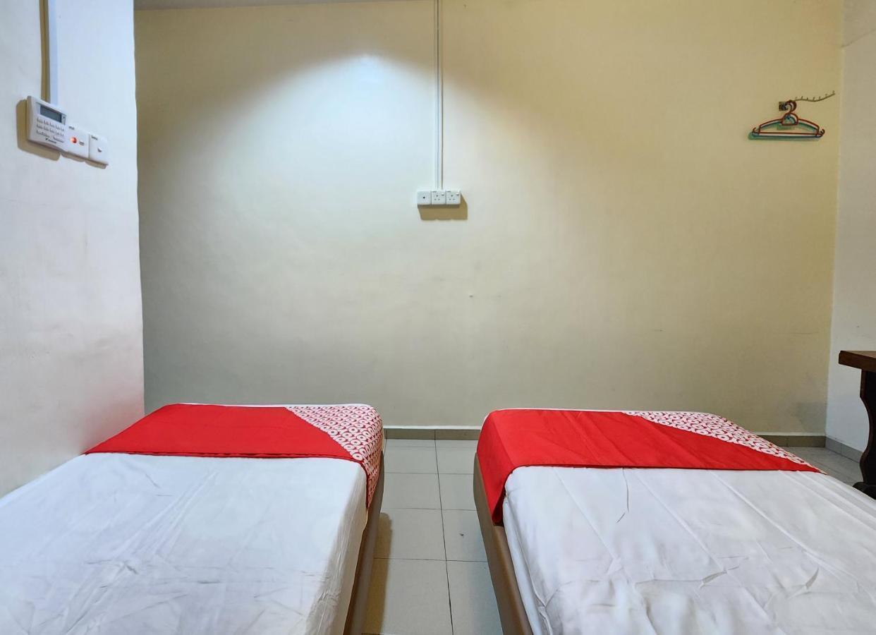 Oyo 90743 Hotel Ban Cheong Кангар Экстерьер фото