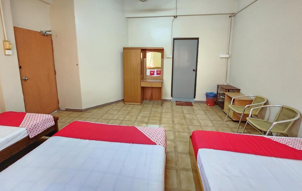 Oyo 90743 Hotel Ban Cheong Кангар Экстерьер фото